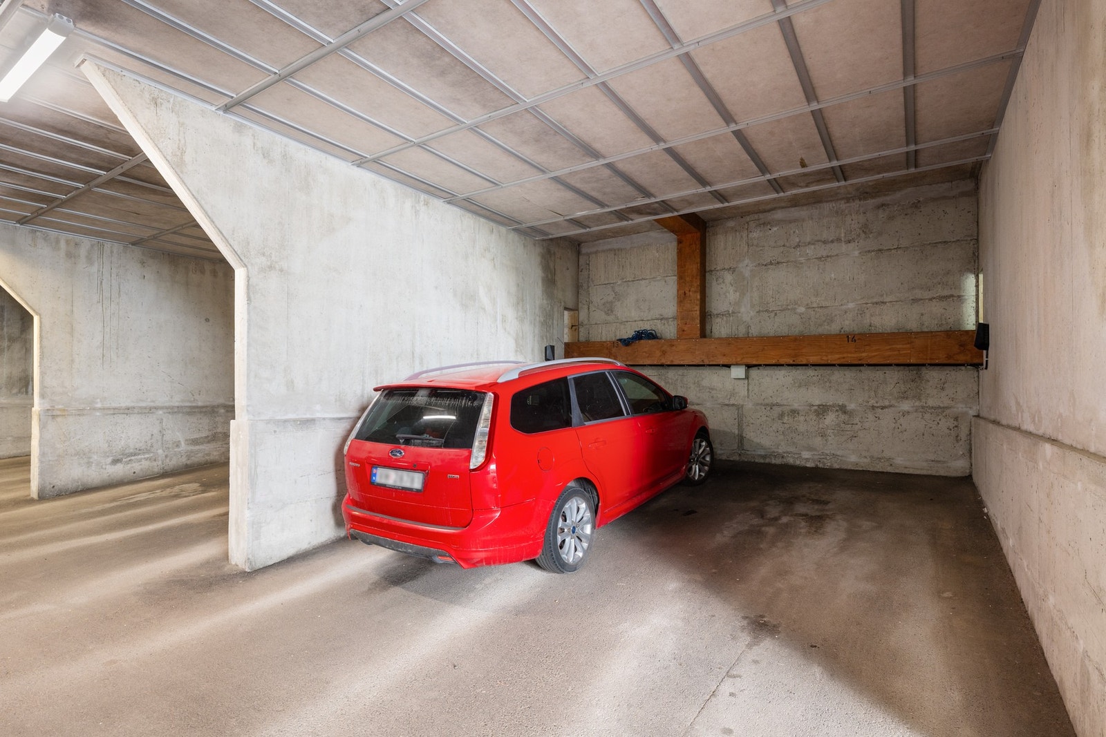 Medfølger parkeringsplass med el-lader - rett ved inngangspartiet - trappefritt inn til heisen Galleribilde