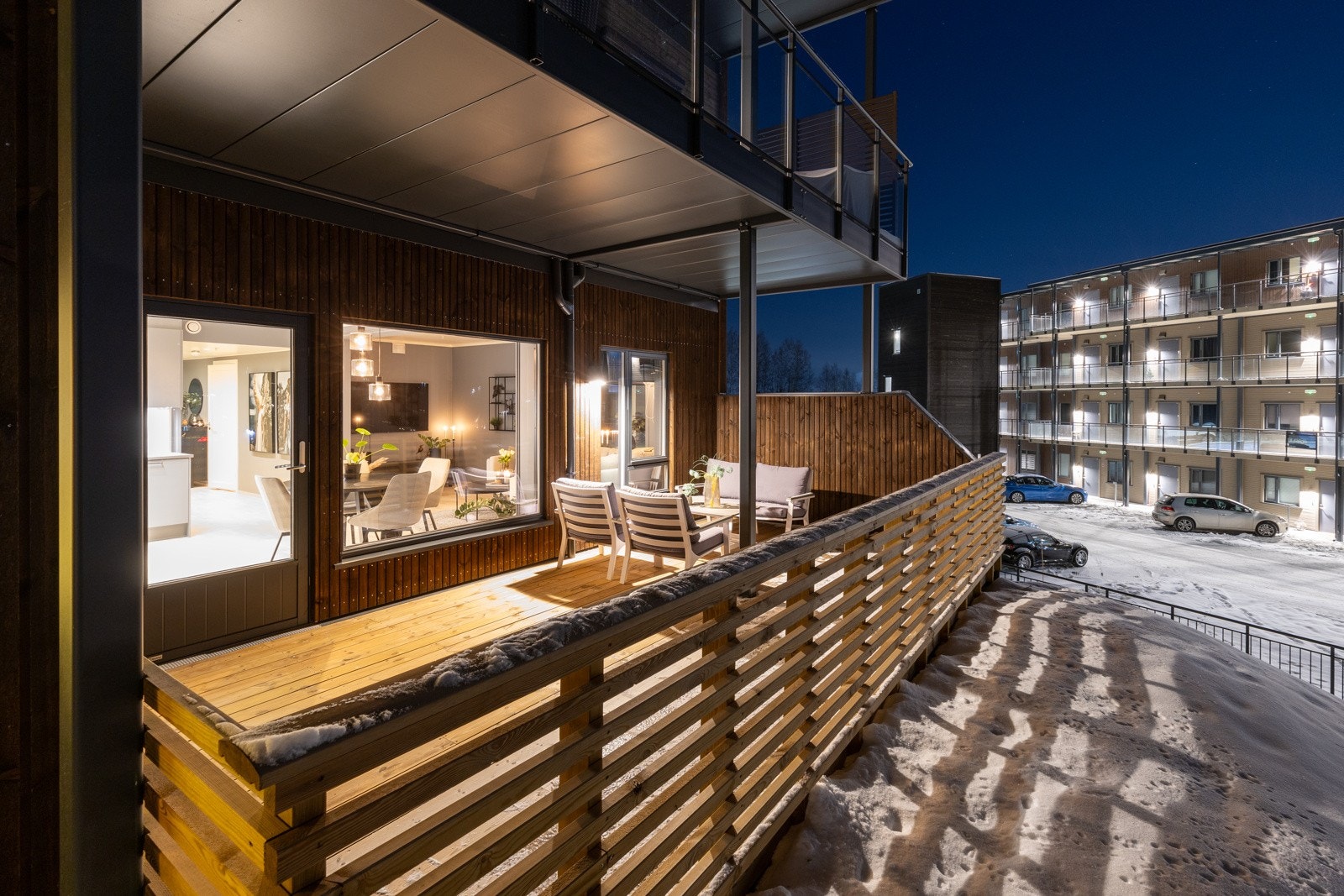 Fint uteområde med utstyn Galleribilde
