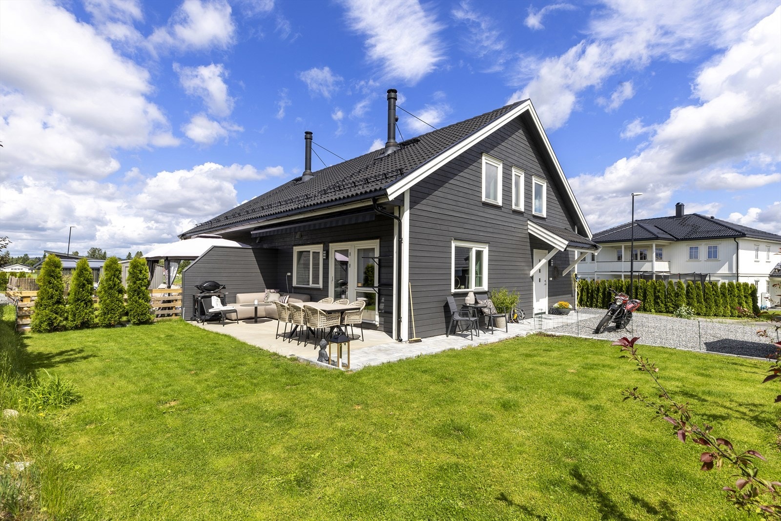 Velkommen til Reveholen 3 - En moderne 1/2 av tomannsbolig med attraktiv og barnevennlig beliggenhet! Galleribilde