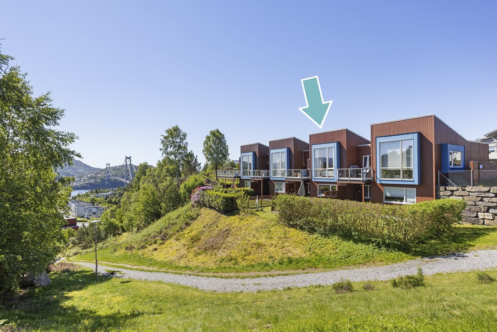 Sentralt, landlig , barnevennlig og sentralt - ett par min fra broen. Galleribilde