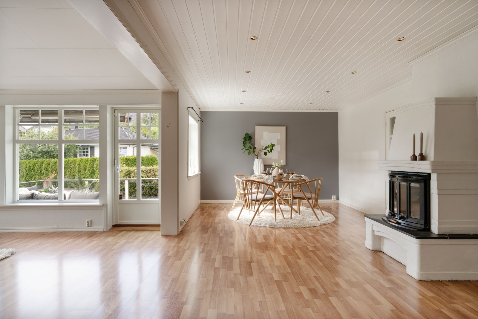 Stuen har utgang til vestvendt terrasse Galleribilde