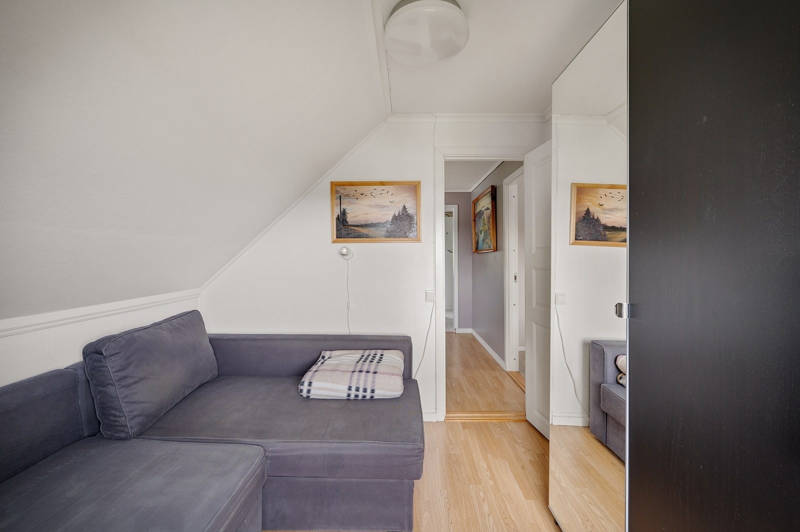 Her vil man få plass til seng og garderobe. Galleribilde