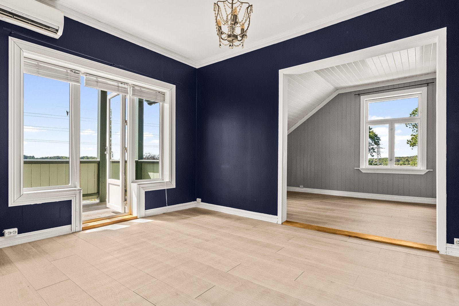 Stuen i andre etasje har utgang til egen veranda på 6 m². Galleribilde