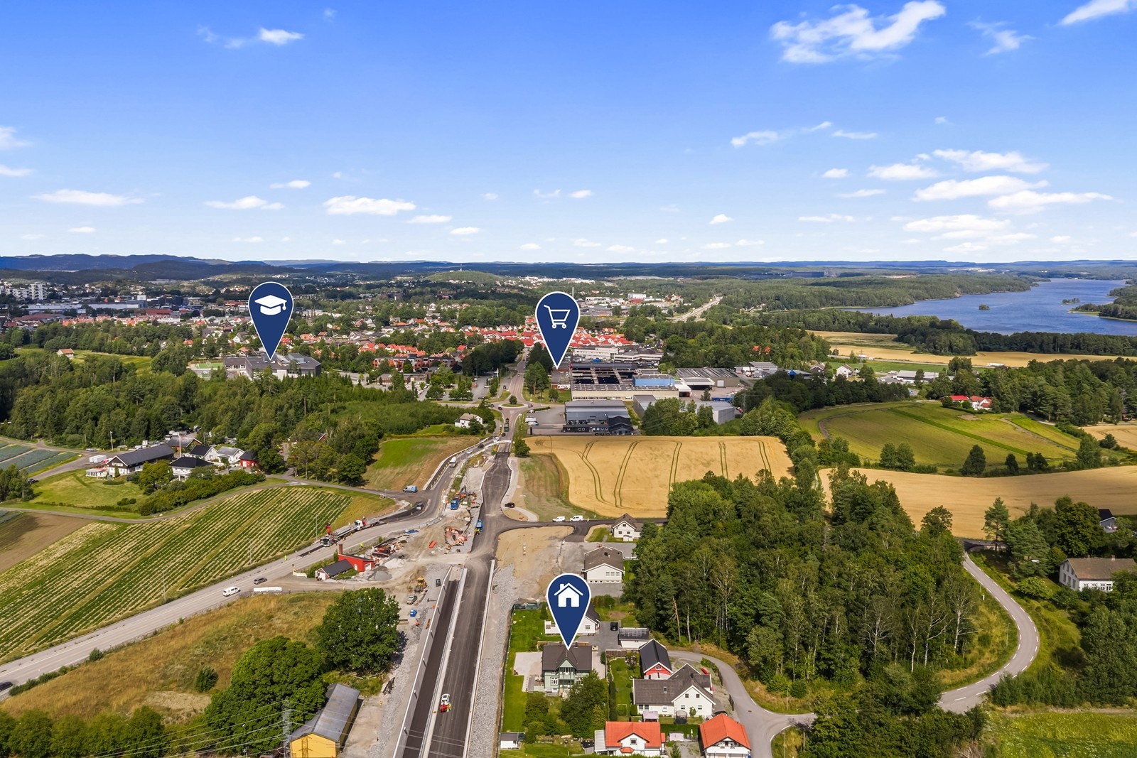Eiendommen ligger på Dilling, med kort vei til skole, barnehage og servicetilbud. Galleribilde