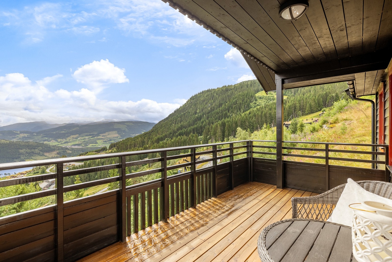 En attraktiv fritidsbolig med en svært sentral beliggenhet i populære Voss Resort. Galleribilde