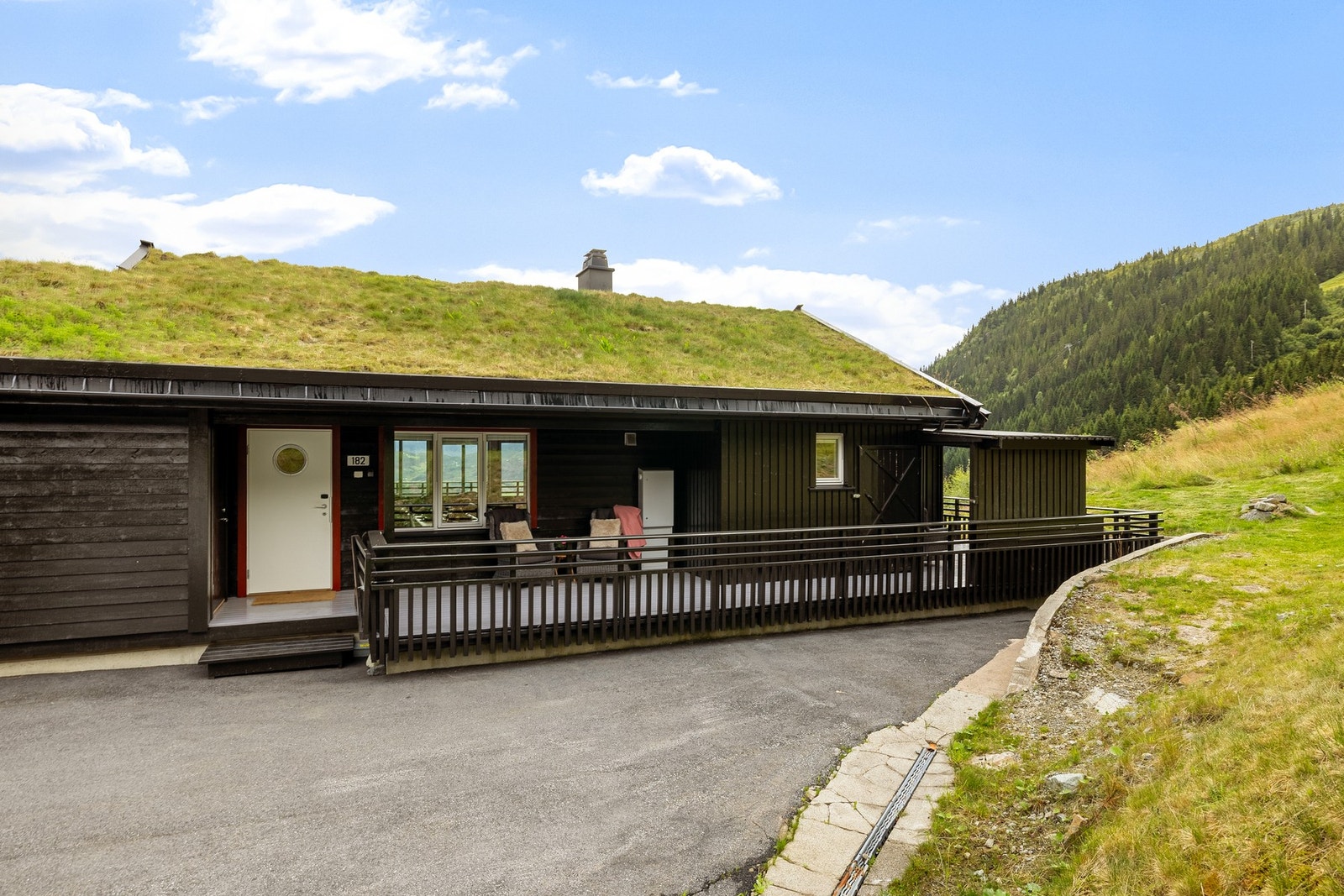 Gode muligheter for å nyte sol, utsikt og fjellomgivelser. Galleribilde