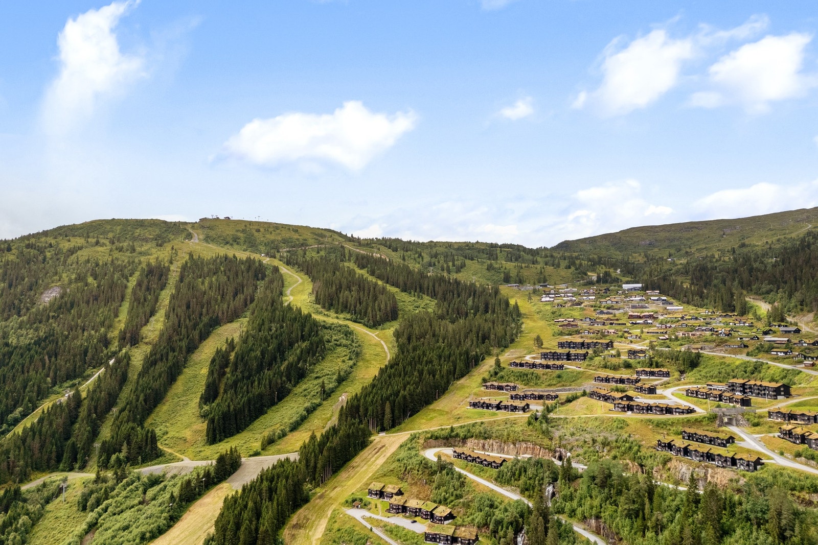 Voss Resort er en attraktiv helårsdestinasjon med rundt 40 km preparerte alpinløyper, gode langrennsmuligheter og et stort utvalg av tur- og friluftsaktiviteter. Galleribilde