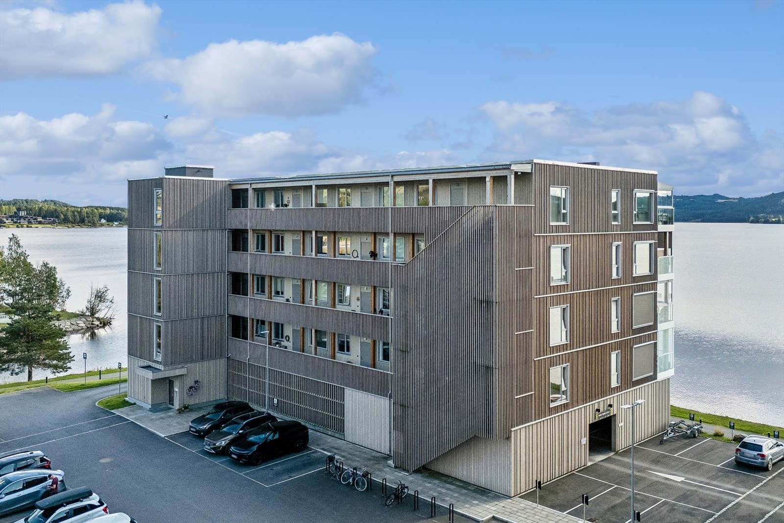 Sameiet Mjøskanten består av 48 boligseksjoner på en felles eiet tomt. Galleribilde