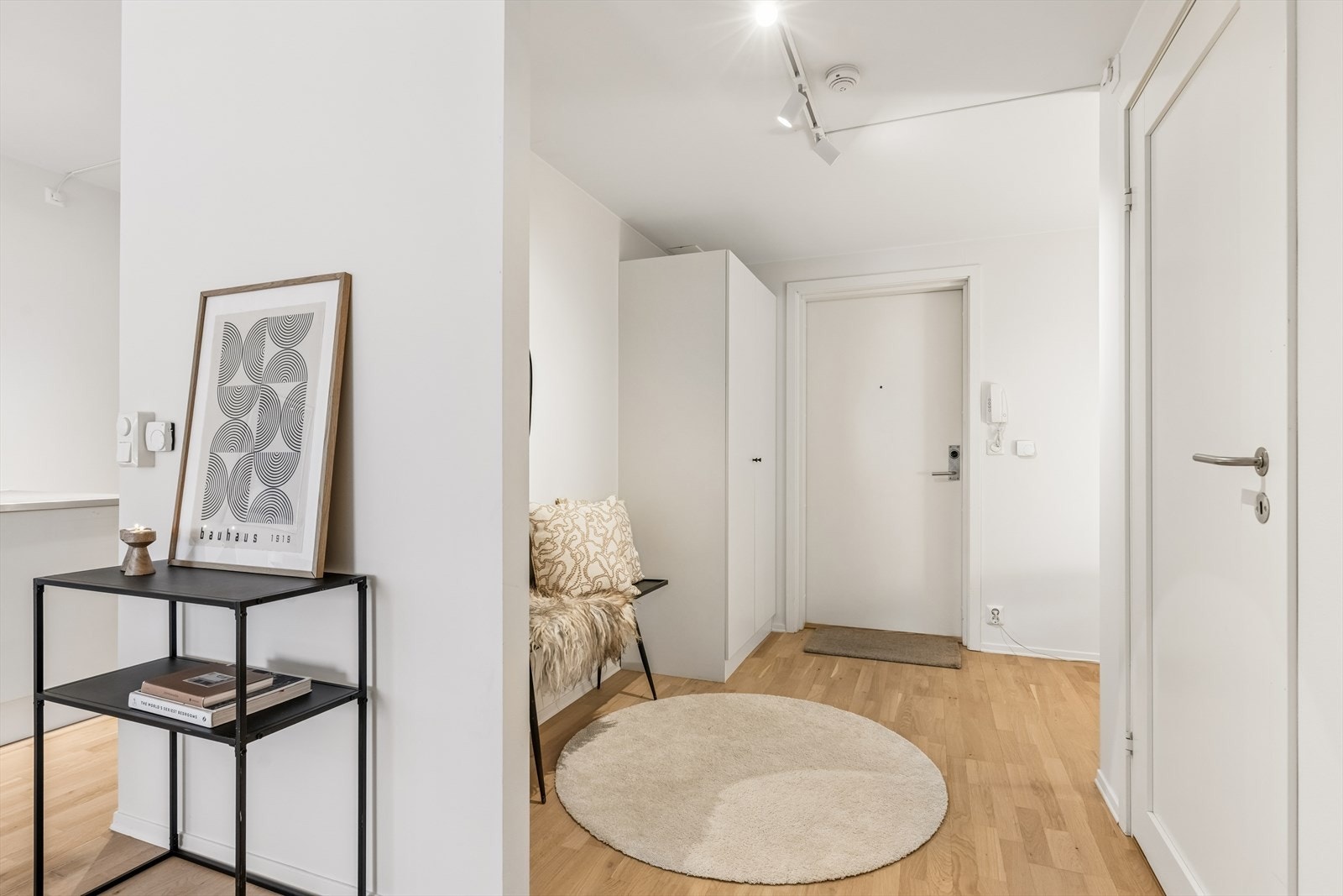 Lys og trivelig entrè. Galleribilde
