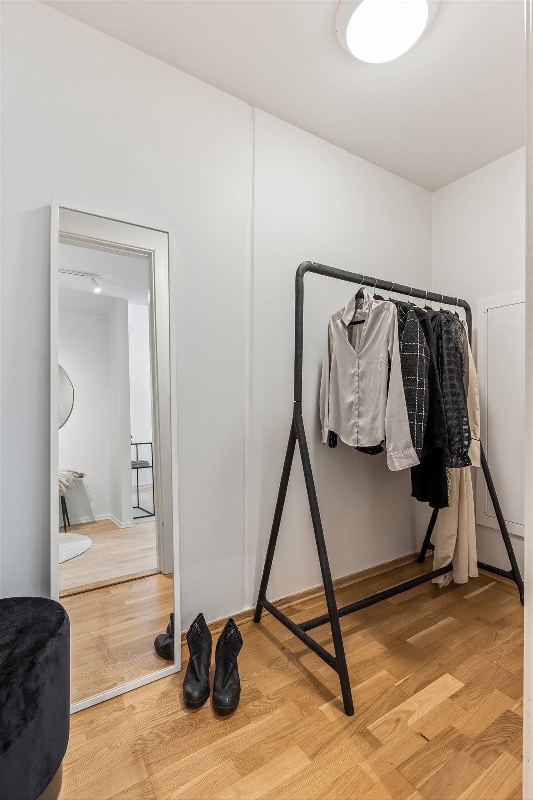 Praktisk innvendig bod gir ekstra oppbevaringsplass. Galleribilde