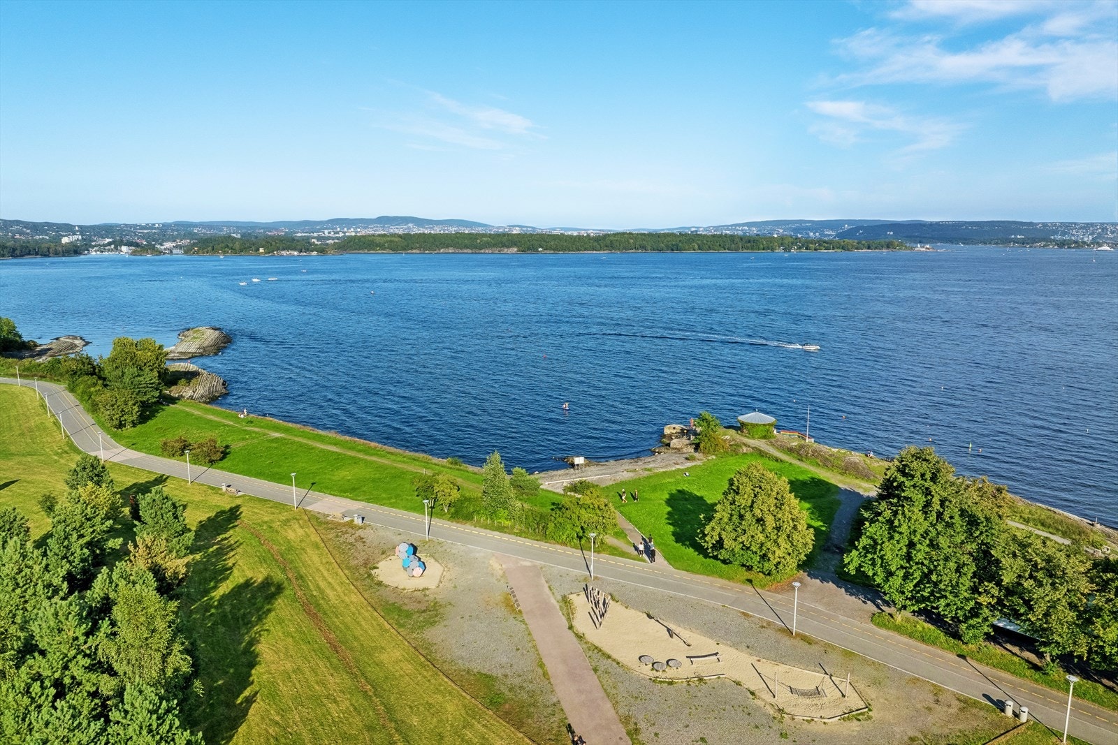 Flotte turmuligheter rett utenfor døren, her fra kyststien mot Lysaker. Galleribilde