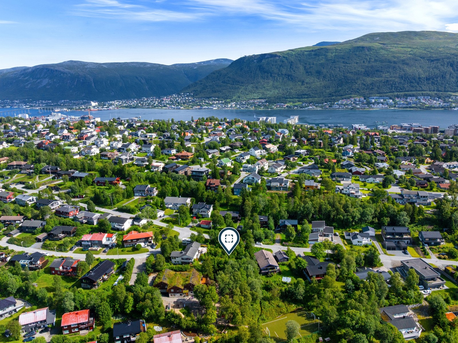 Beliggende en 30 minutters gåtur unna sentrum!