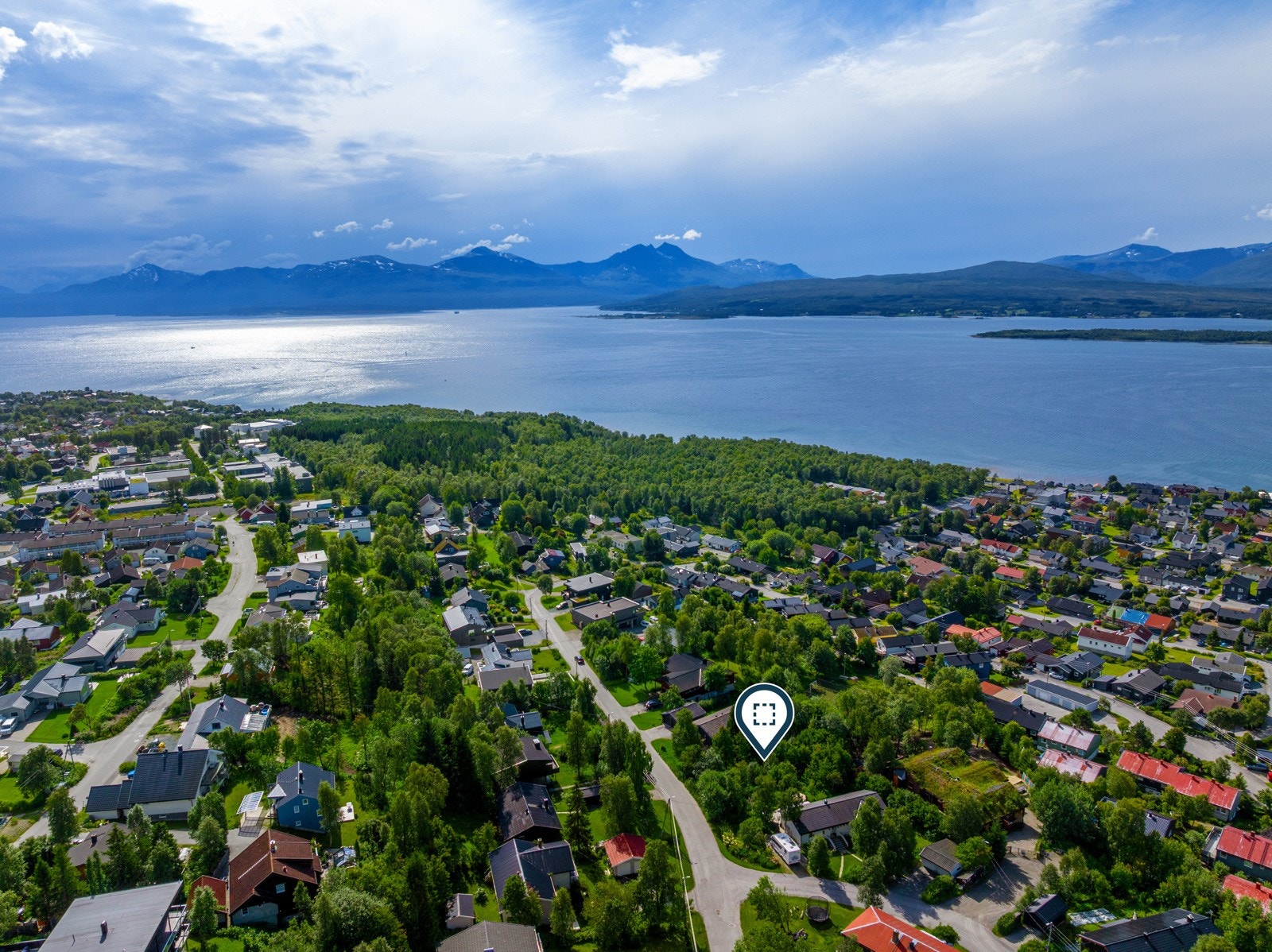 Tomta er regulert til boligformål og ligger innenfor fortettningsområdet.