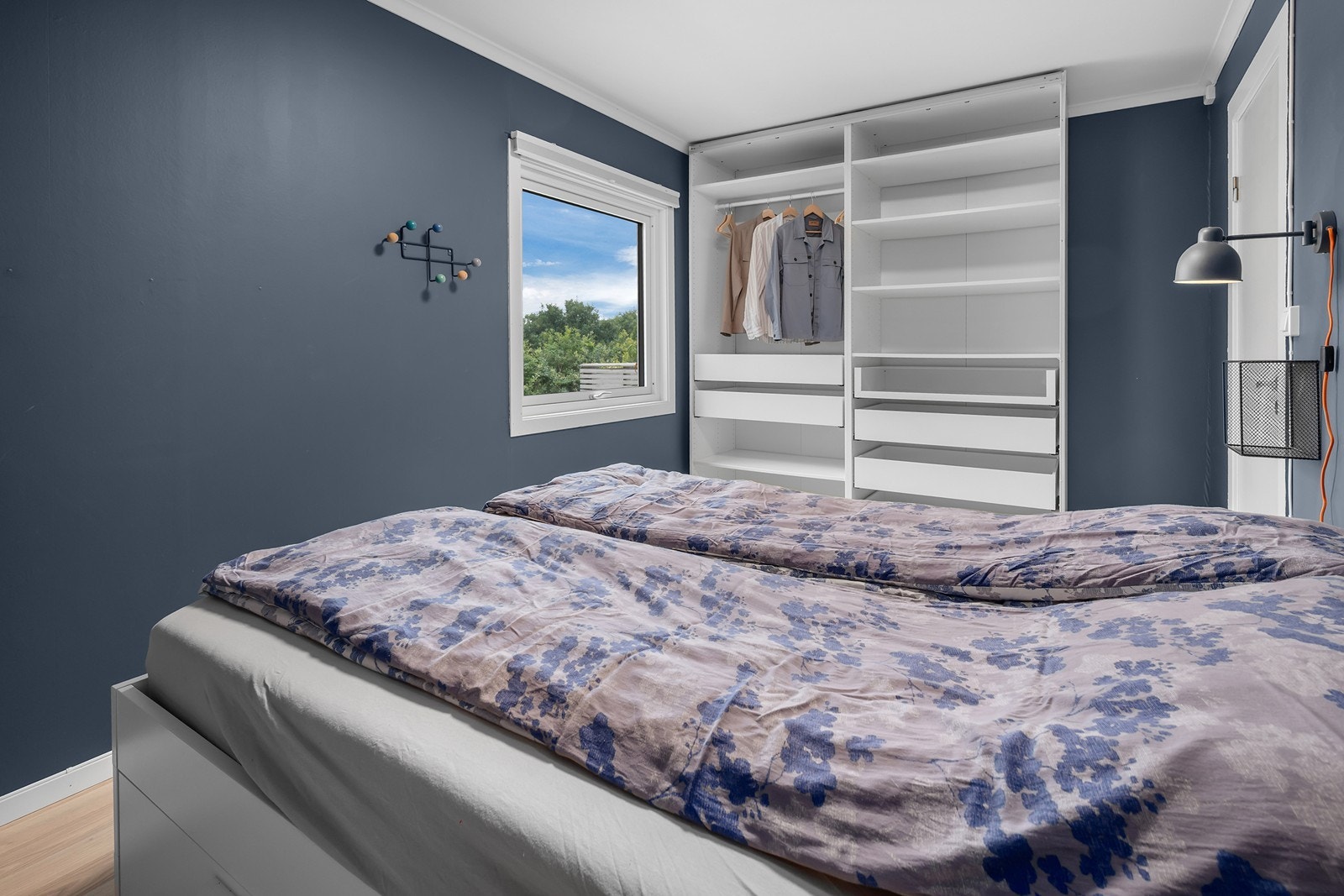 Hovedsoverom med garderobe. Galleribilde