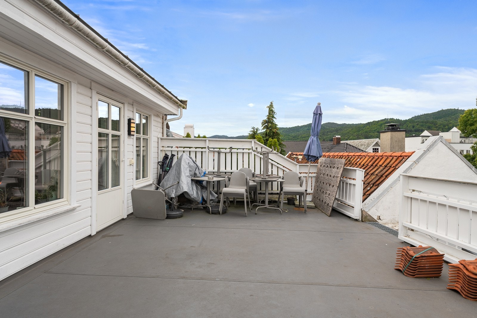 Stor terrasse på 32 kvm ved inngangsparti. Galleribilde