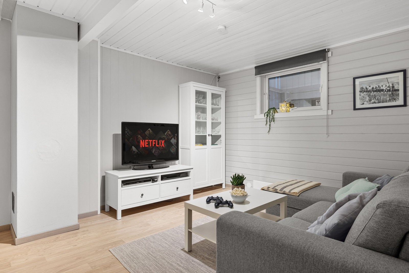 Sokkeletasjen har en kjellerstue på 14,4 kvm med god plass til sofagruppe og TV-løsning. Galleribilde