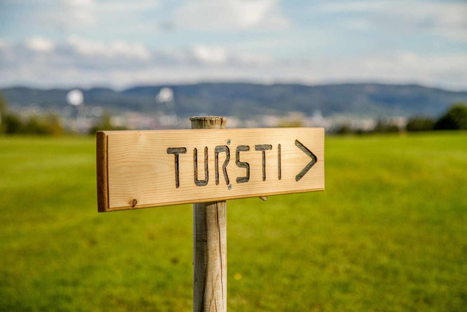 Gangavstand til flere flotte turiststier som leder videre innover Bymarka. Galleribilde