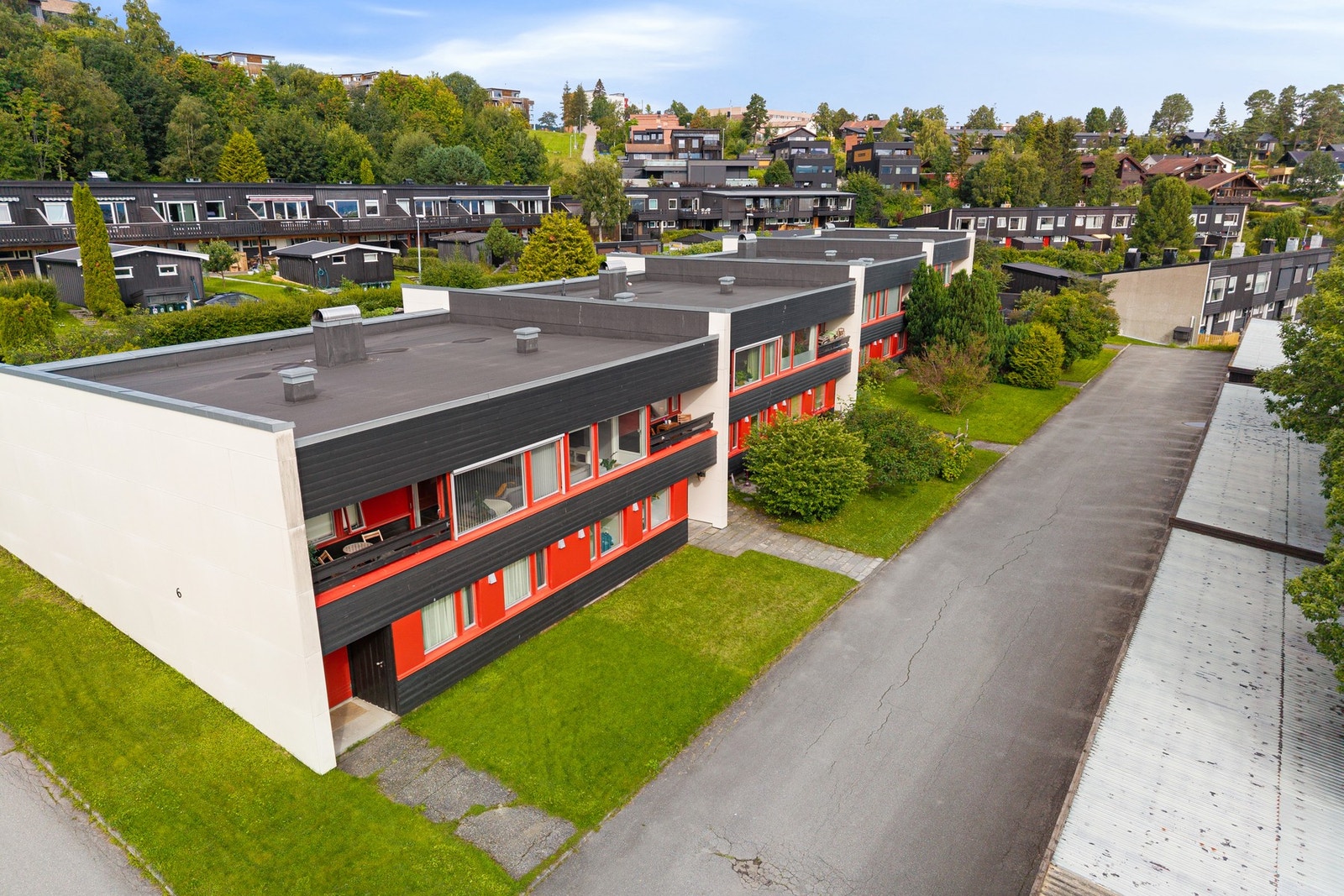 Her bor du i et svært ettertraktet og familievennlig boligområde, med nærhet til Nyborg barneskole, barnehager, servicetilbud og Bymarka. Galleribilde