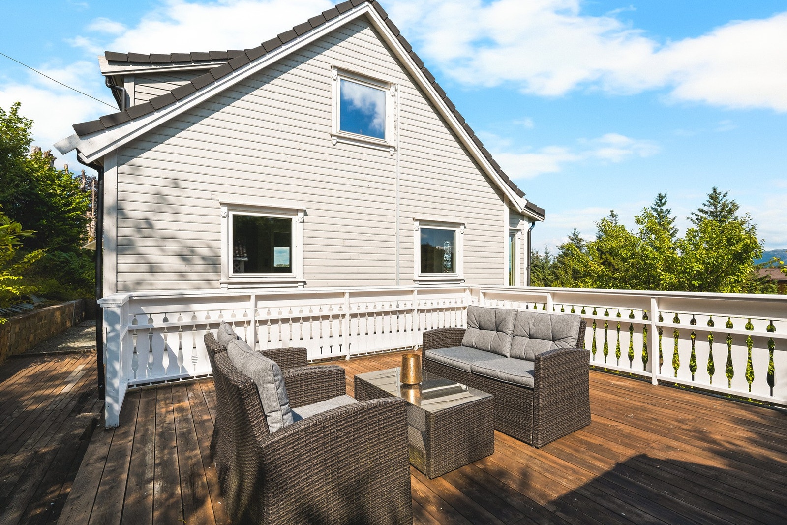 Ved 1. etasje er det en herlig terrasseplatting på hele 24 m². Galleribilde