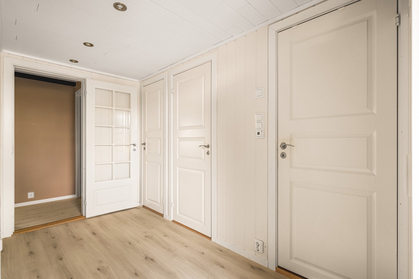 Gangen gir godt med plass til å henge fra seg yttertøy og oppbevare annet en måtte ønske. Galleribilde