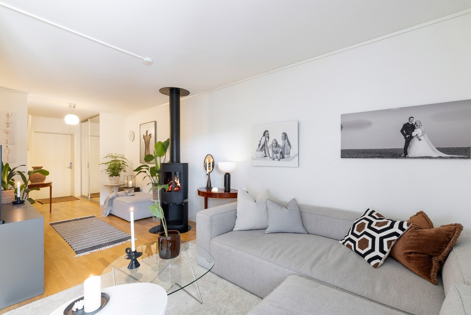 Videre inn til åpen stue- kjøkken løsning. Galleribilde