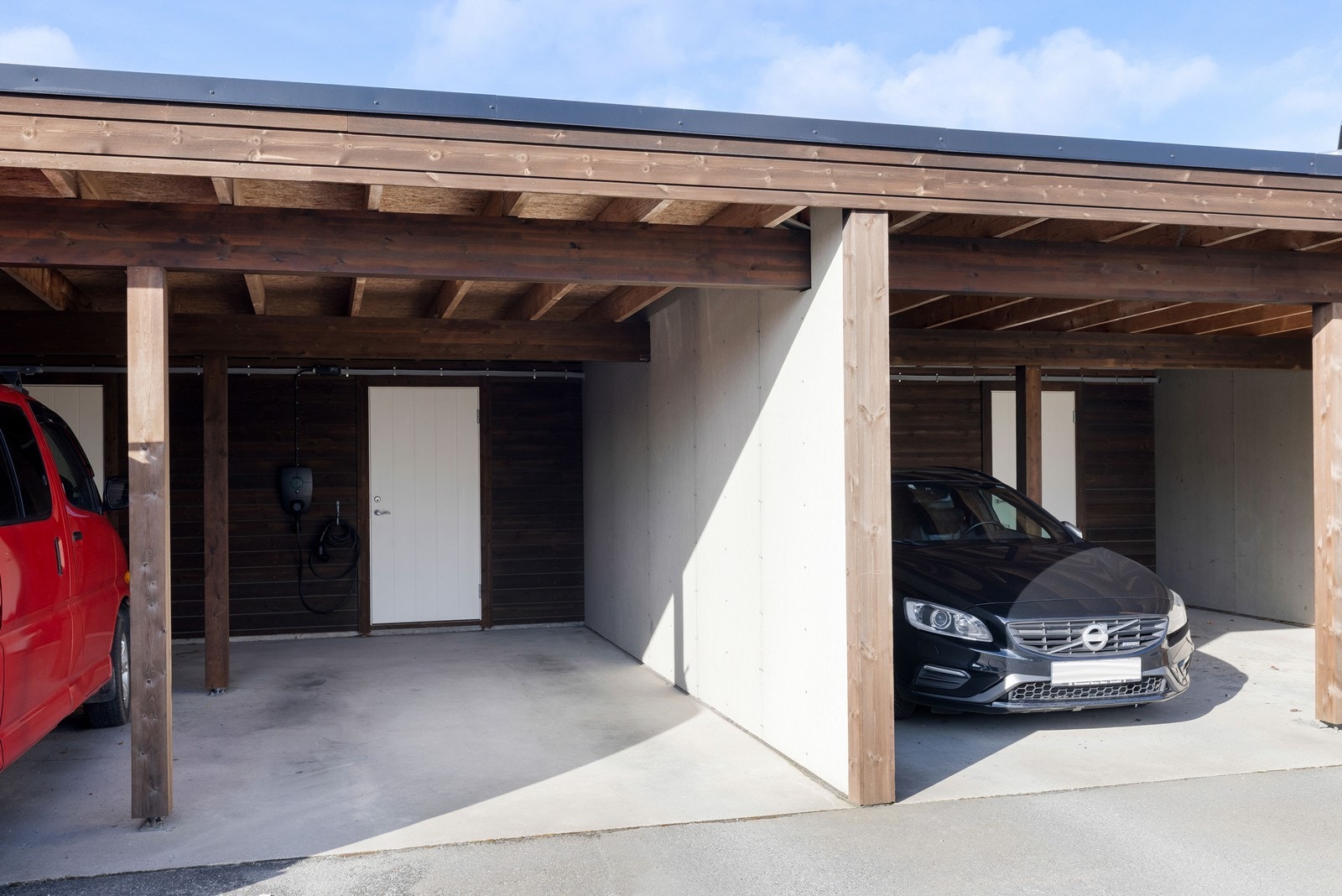 Car-port med bod i bakkant Galleribilde