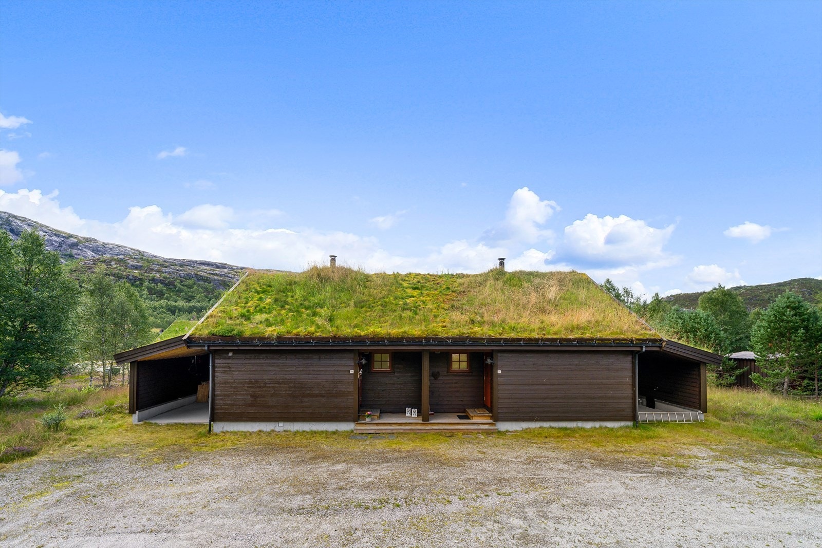 Hytten er vertikaldelt og oppført i 2004 Galleribilde