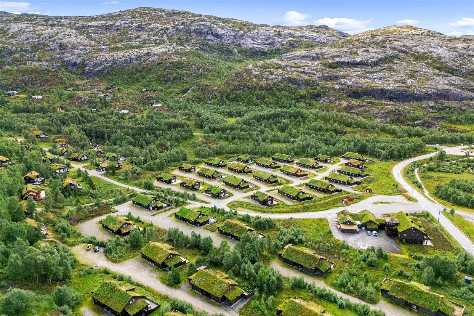 Om sommeren er det et variert aktivitetstilbud, med blant annet Sirdal Fjellgolf 8 minutter unna. Galleribilde