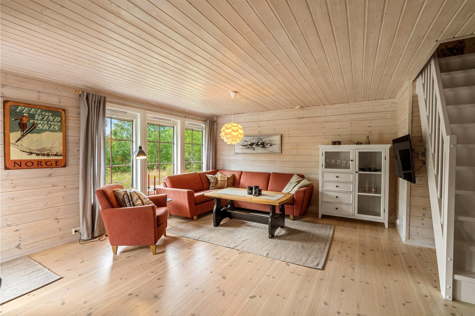 I stuen har god plass til sofagruppe Galleribilde
