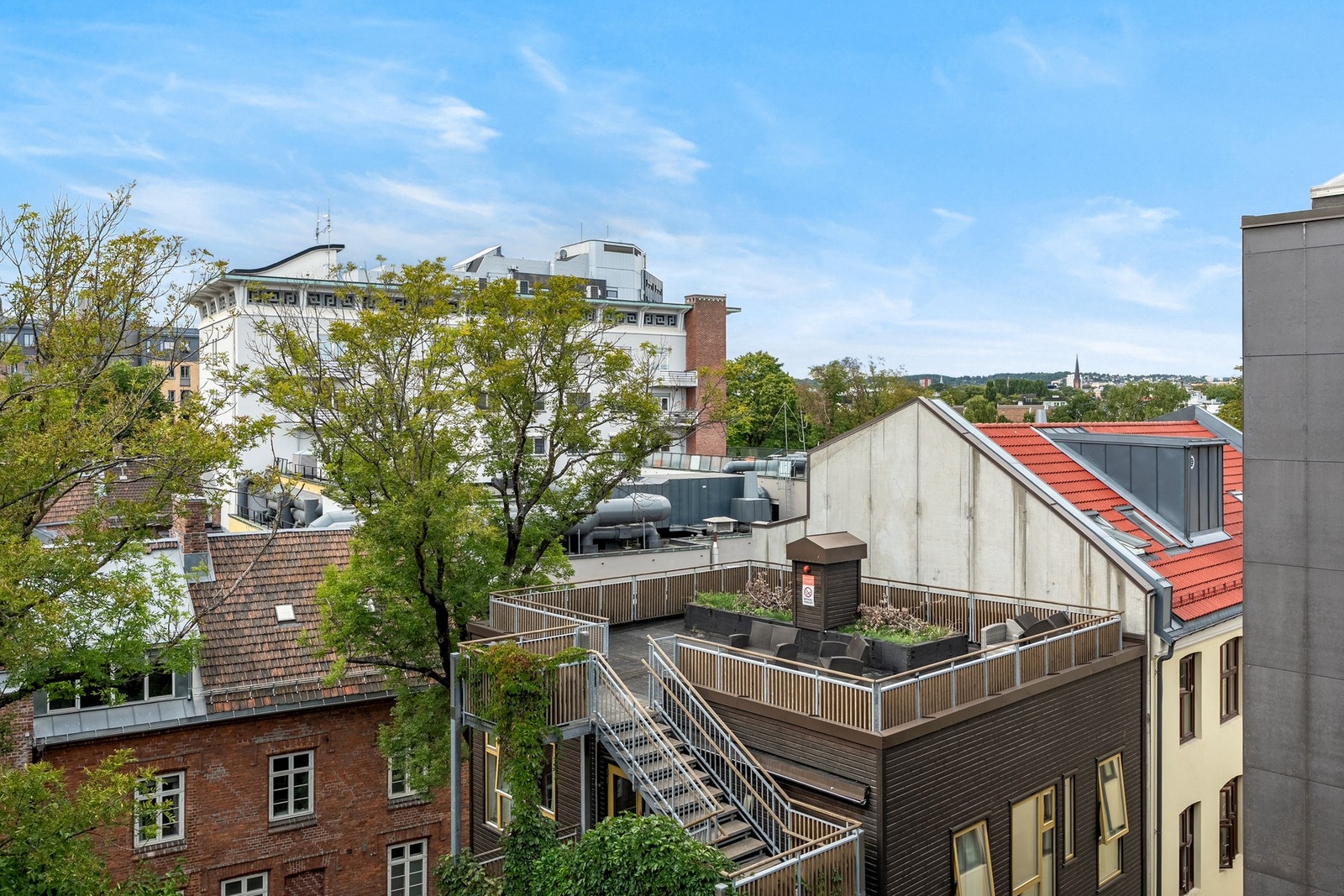 Beboere har tilgang på en stor, felles takterrasse. Galleribilde