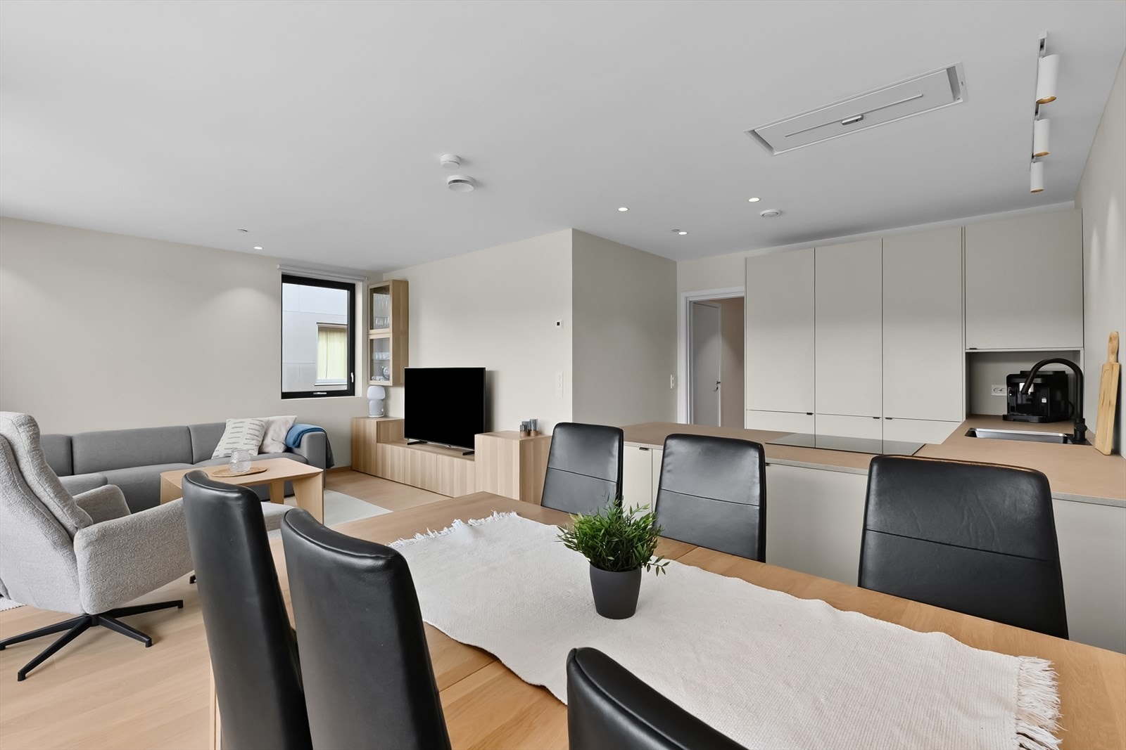 God plass til spisebord. Galleribilde