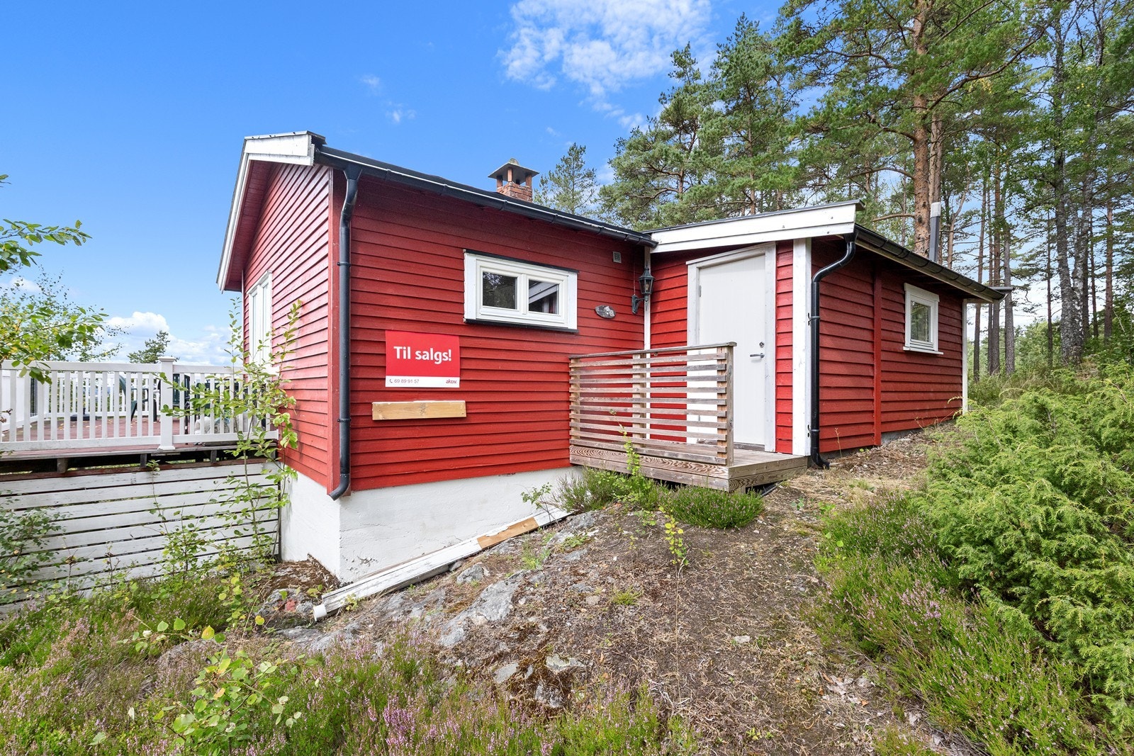 Byggegrunn består av fjell, med en naturtomt på 201 m². Galleribilde