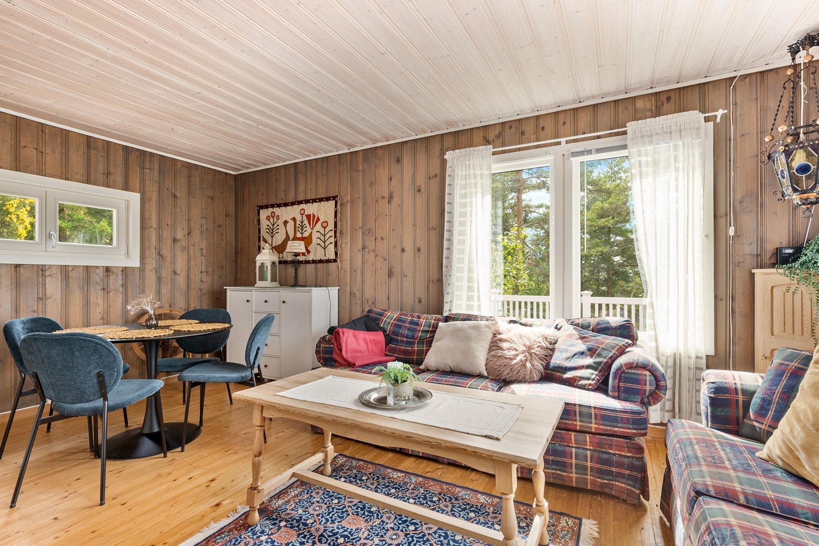 Naturlig ventilasjon via ventiler sikrer et behagelig inneklima. Galleribilde