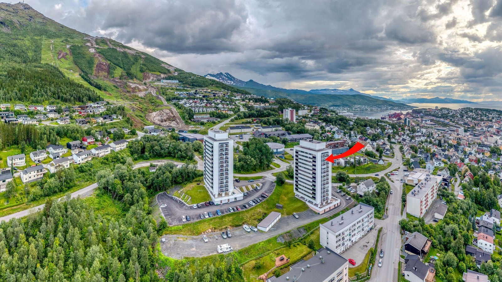 Eiendommen har en sentral og tilbaketrukket beliggenhet i Fossestua. Galleribilde