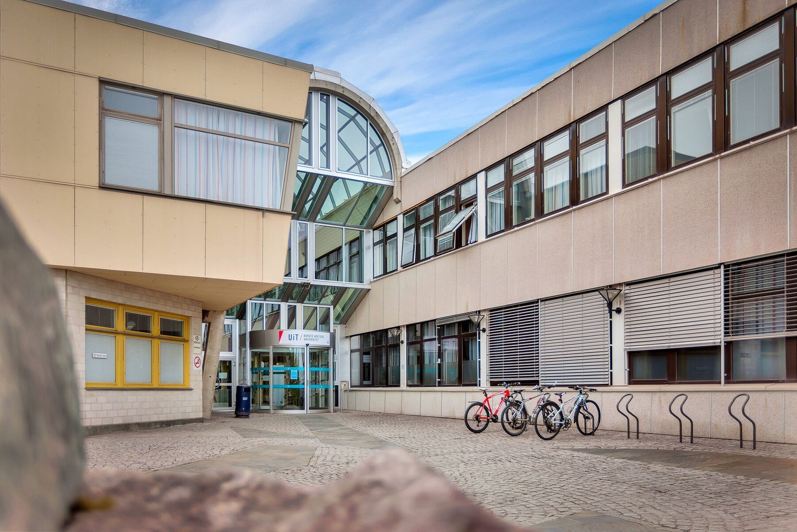 UiT ligger ca. 9 minutter unna til fots. Galleribilde