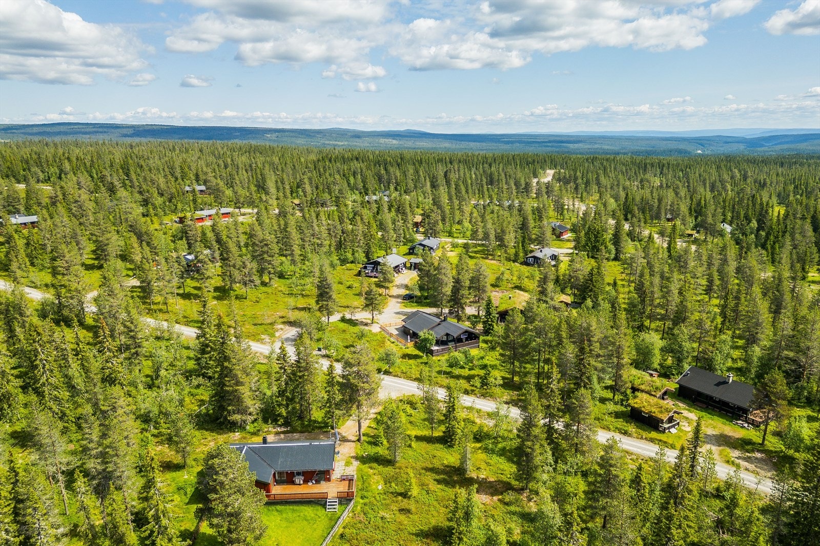 Det er flotte skiløyper gjennom vinterhalvåret med umiddelbar nærhet, og på sommeren er det fine oppmerkede turstier. Galleribilde