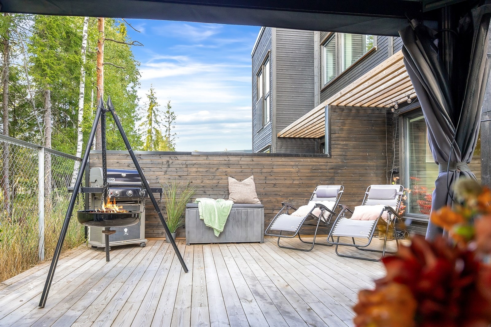 Skog og turterreng ligger rett like i nærheten - her er det gode muligheter for en aktiv hverdag både sommer som vinter. Galleribilde