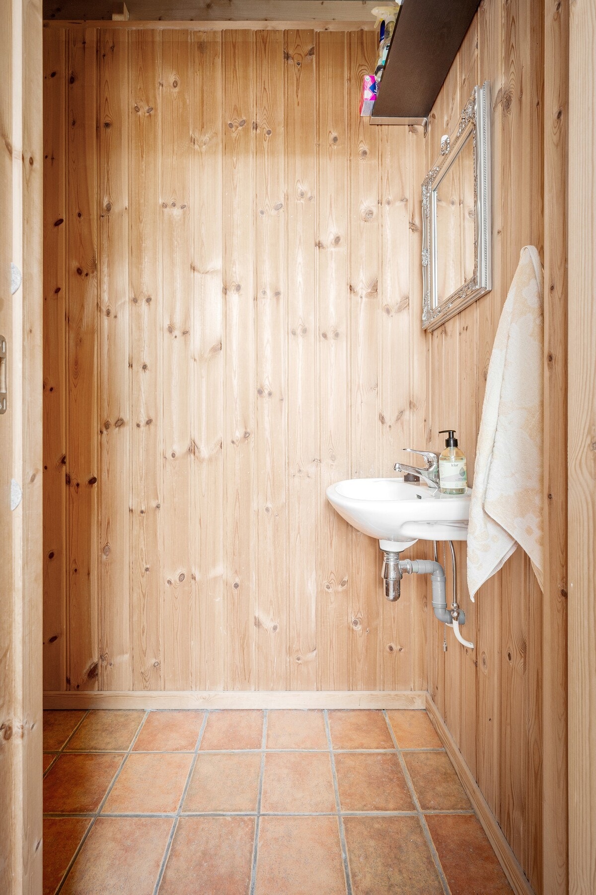 Badet i første etasje er delvis demontert og står foran ferdigstillelse/renovering. Galleribilde