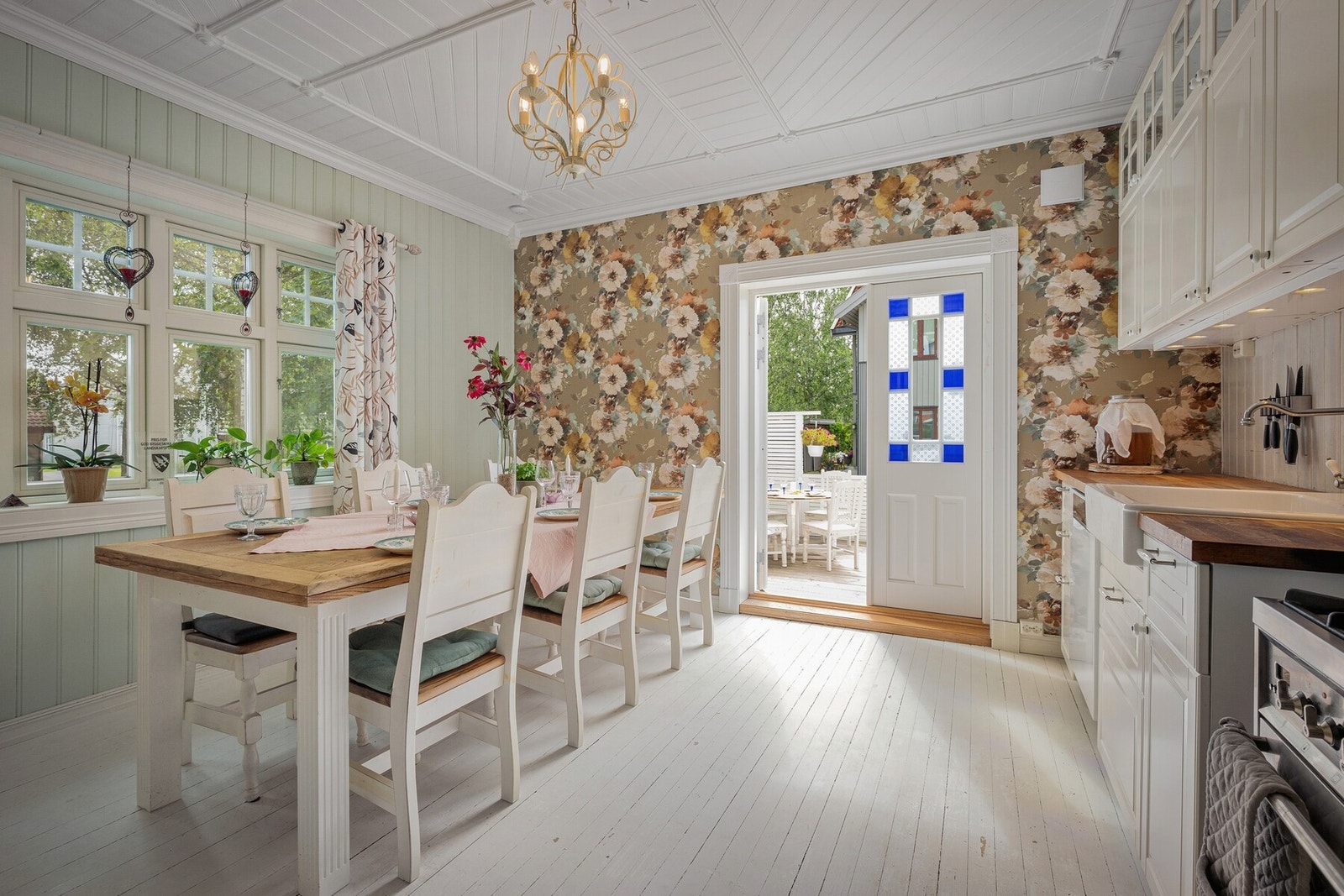 En stor og karakterfull sveitservilla fra 1905 med sentral beliggenhet i Spydeberg. Galleribilde