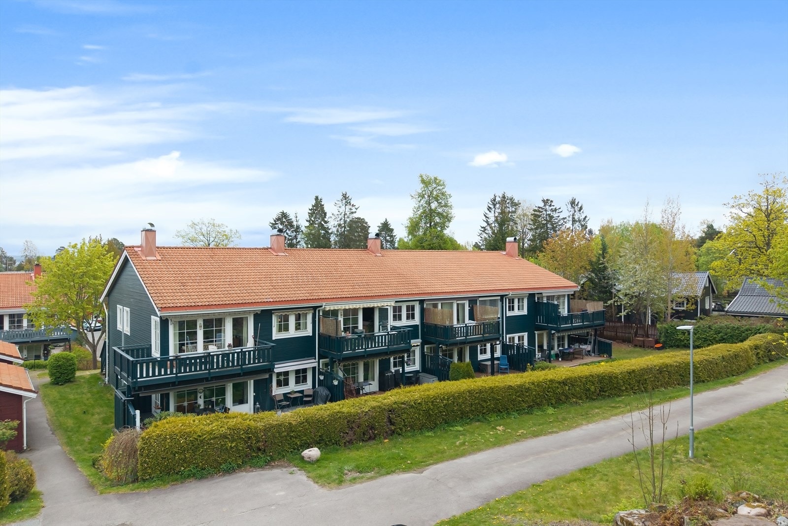 Eikaåsveien 46 ligger i et rolig og familievennlig boligområde på Berger, Nesodden. Galleribilde