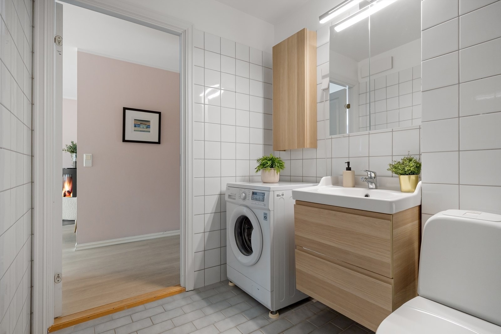 Opplegg for vaskemaskin på badet. Galleribilde