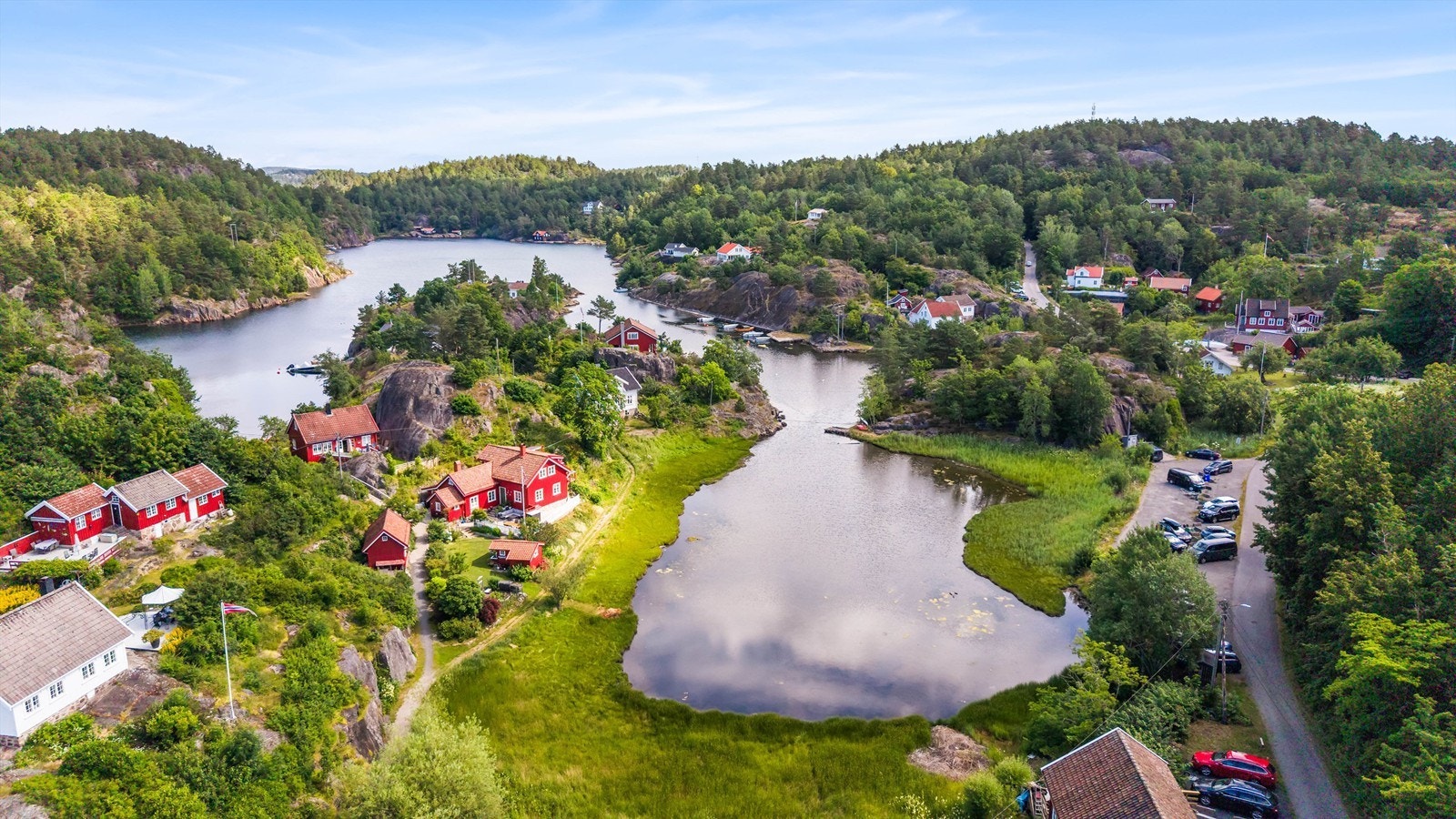 Eiendommen ligger i et etablert og populært område på Borøy. Galleribilde