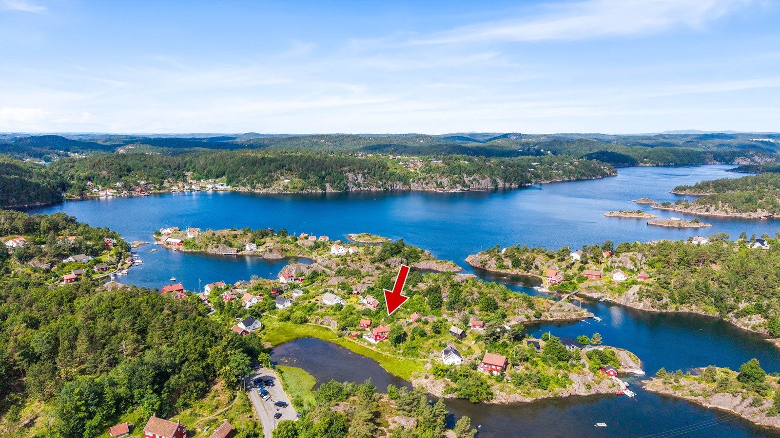 Et levende kystsamfunn med både fastboende og fritidsboliger. Galleribilde