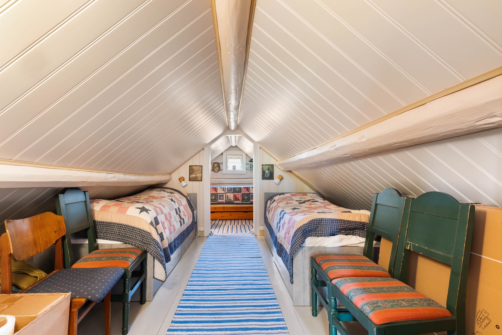 Innredet rom på loftet med plass til soveplasser. Rommet er ikke godkjent for varig opphold. Galleribilde