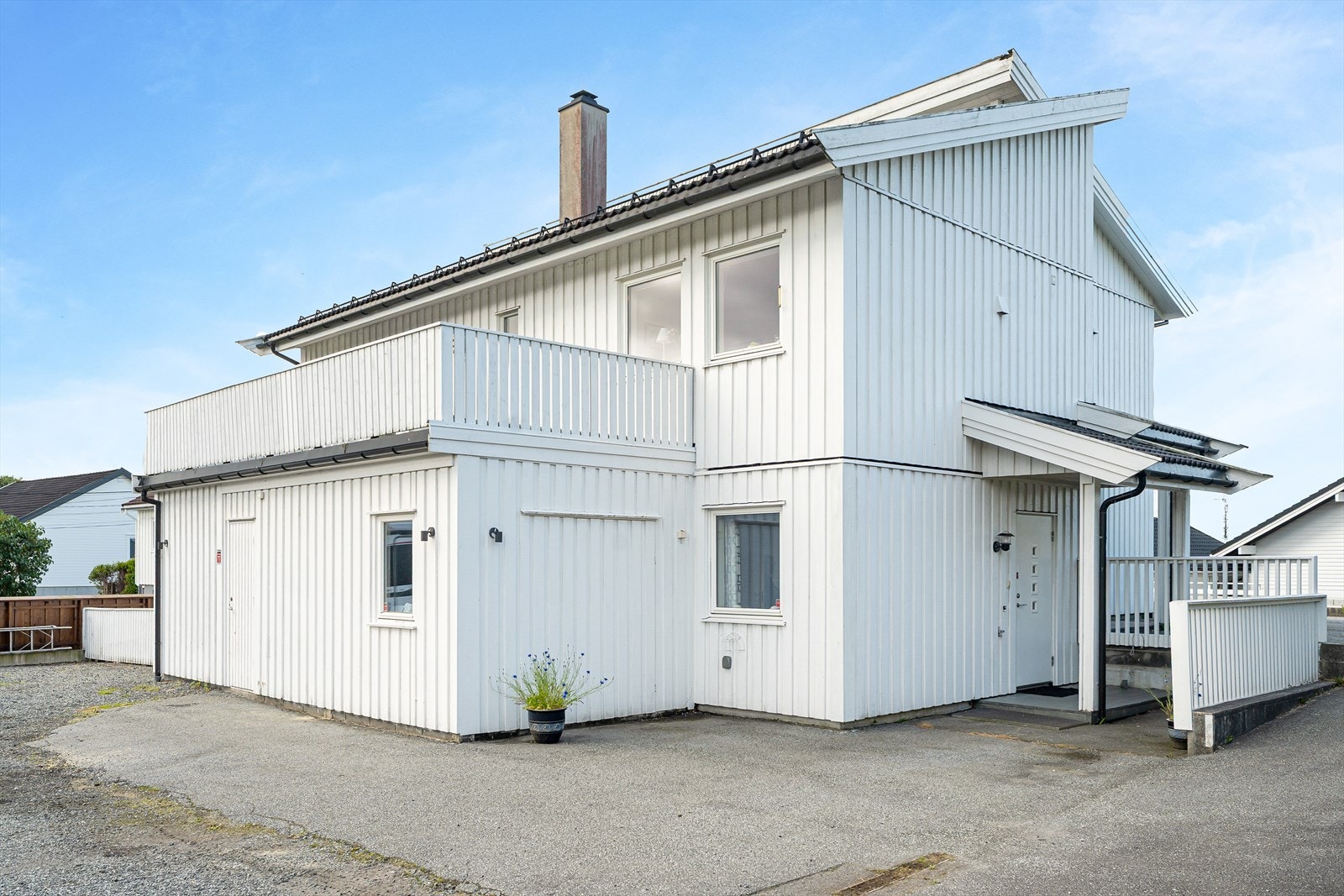 Svært gode parkeringsmuligheter på egen tomt - nærmere 300 m2. Galleribilde
