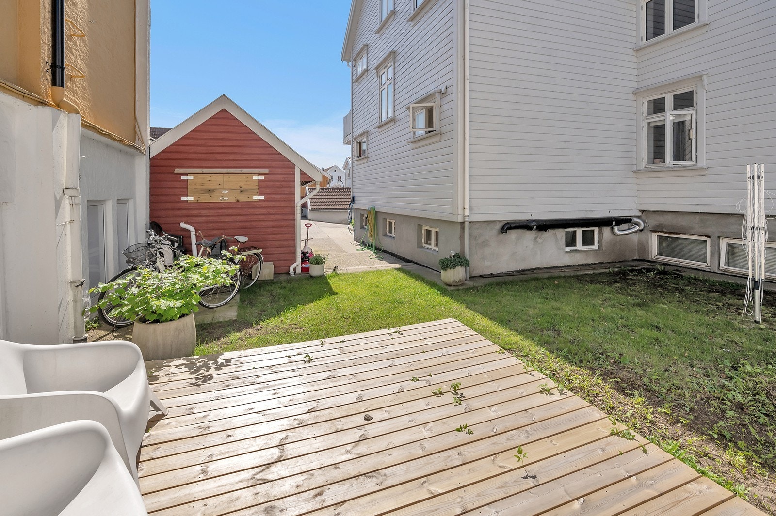 Uteplass - felles tomt Galleribilde