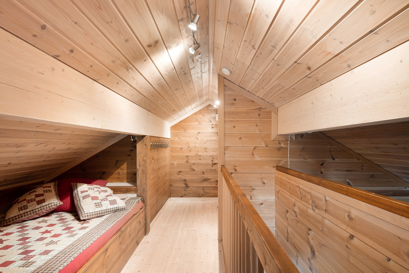 Loftstue. Galleribilde
