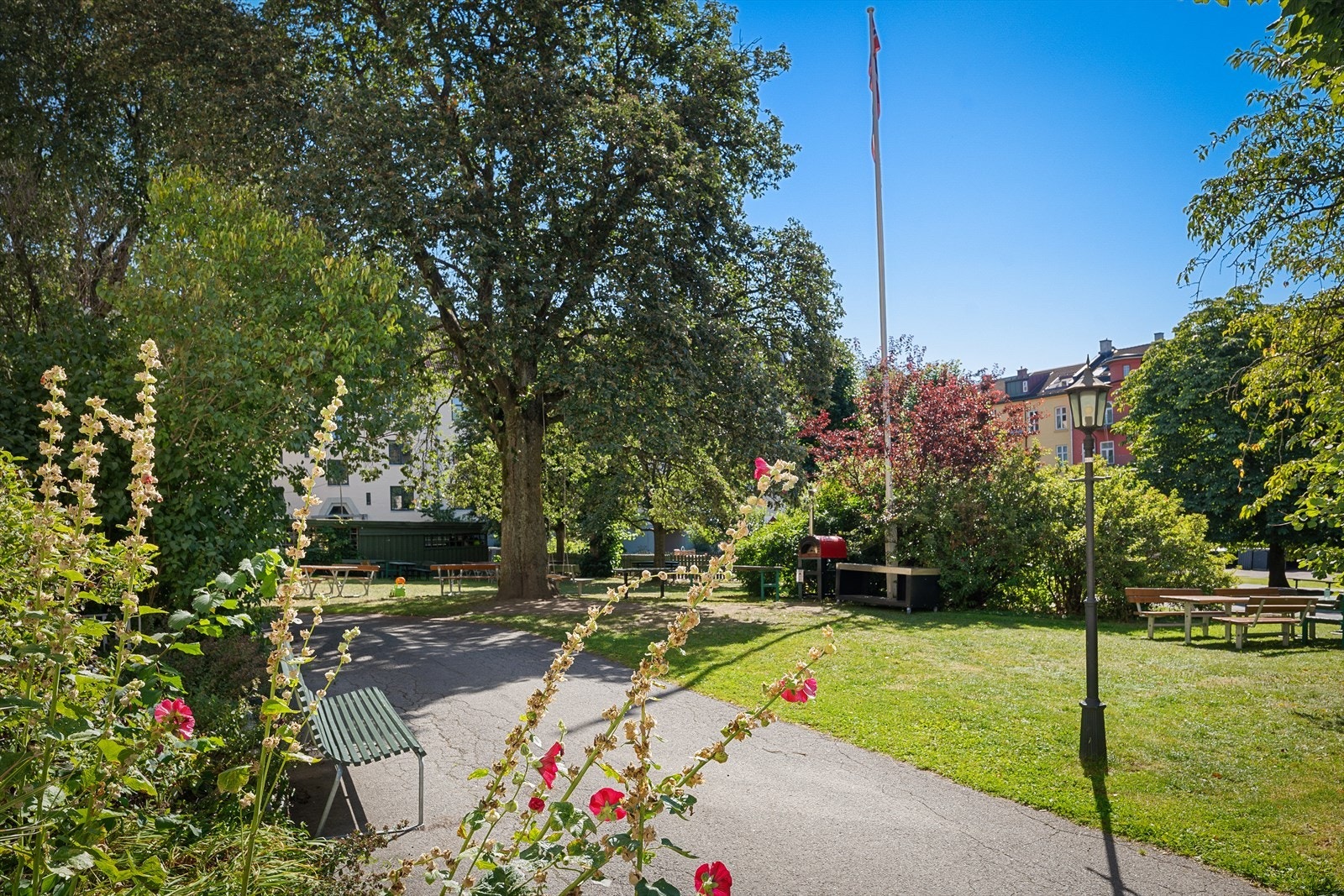 'Italiagården' er et stort og trygt borettslag bestående av 158 boliger, som sikrer stabile og gode boforhold Galleribilde