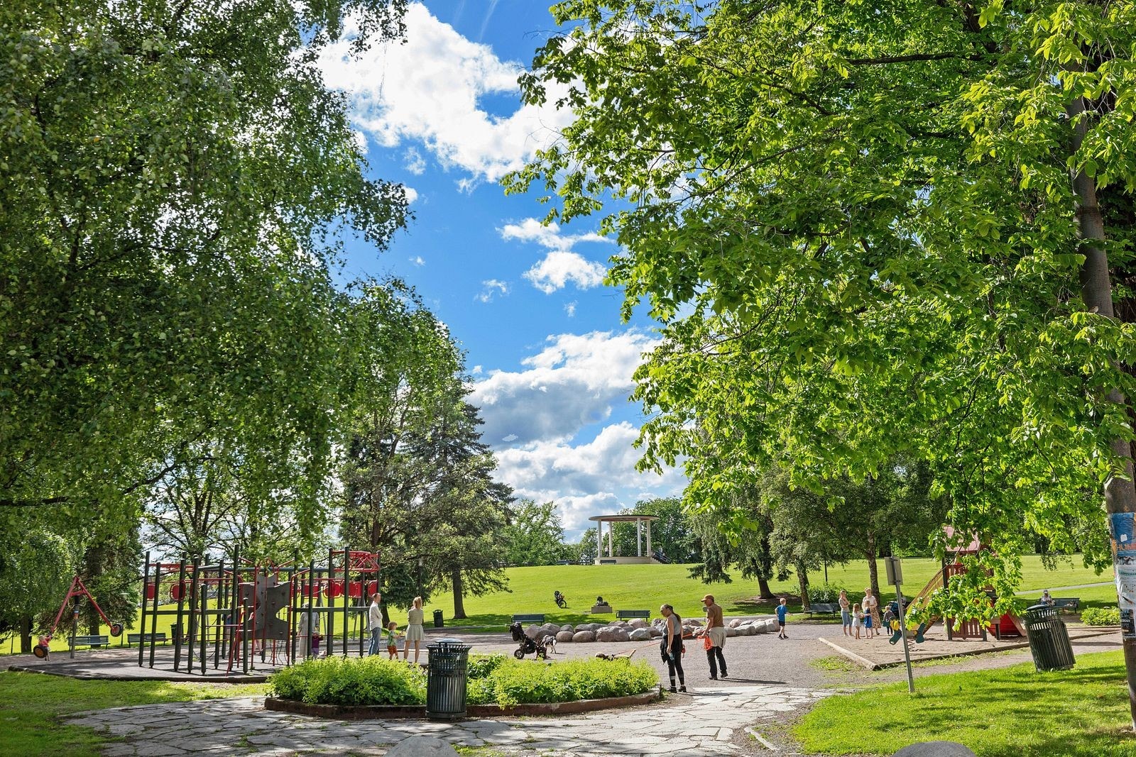Torshov er kjent for sine idylliske parkområder og sitt rike utvalg på hyggelige serveringssteder Galleribilde