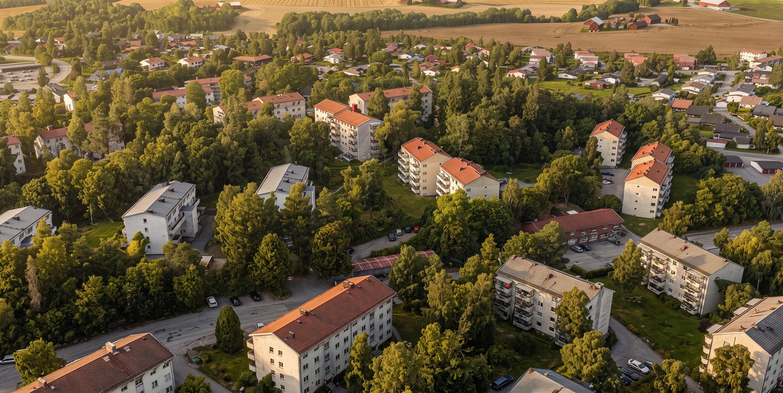 Det er kort gangavstand til dagligvarebutikker, ulike forretninger, offentlig kommunikasjon, natur og alt du skulle trenge i hverdagen. Galleribilde